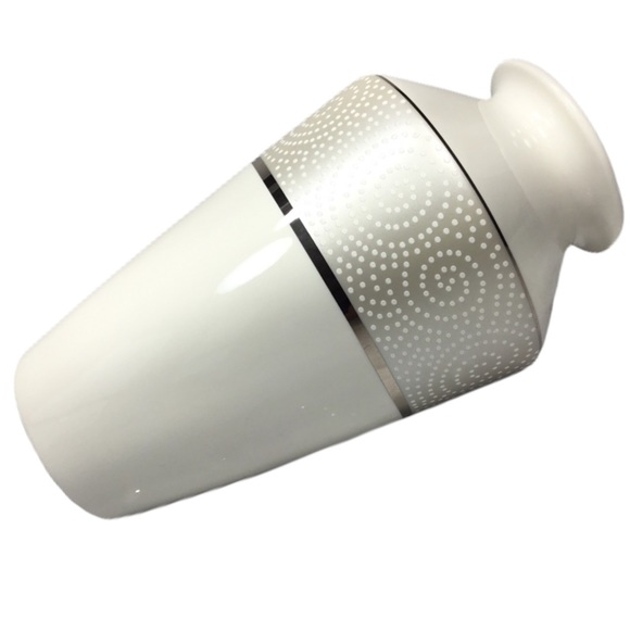 Lenox Fine Bone China Platinum Porcelain Vase - Picture 3 of 9